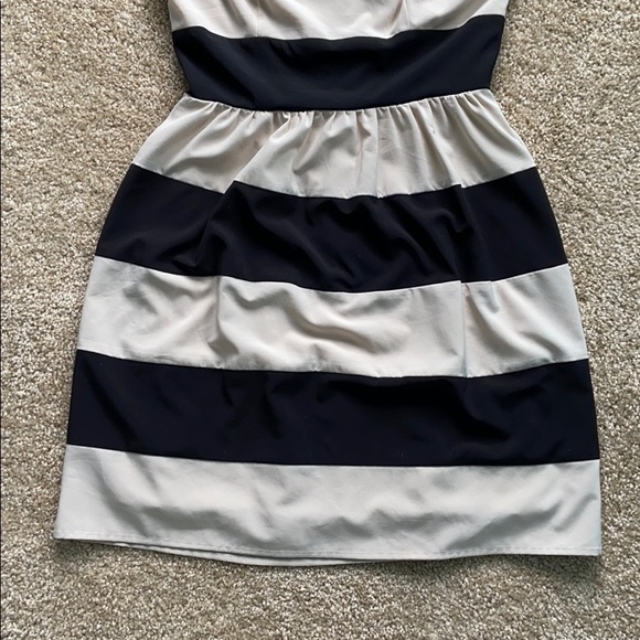 BLACK AND WHITE DRESS - Picture 3 of 7